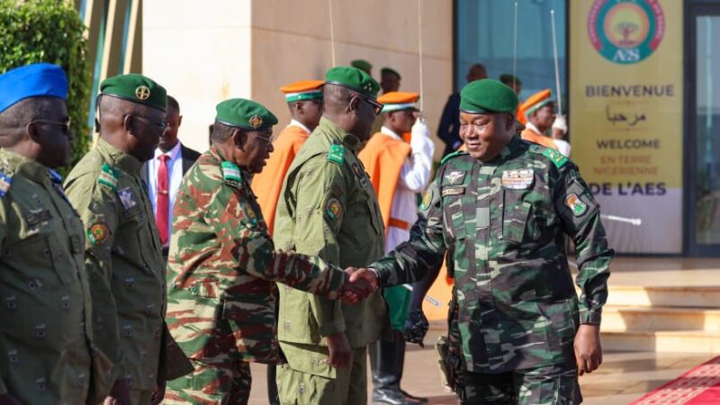 Diplomatie régionale : le président nigérien participe au sommet de l’AES à Bamako.