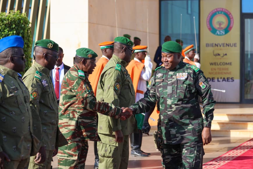Diplomatie régionale : le président nigérien participe au sommet de l’AES à Bamako.