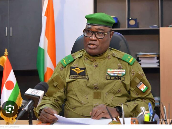 Niger : le ministère de l’Intérieur dissout des centaines d’ONG et associations de développement, seules 1 809 structures autorisées à poursuivre leurs activités.