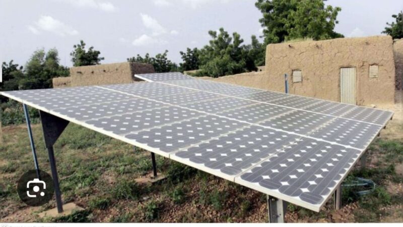 Niger : la révolution silencieuse de l’énergie hors réseau qui éclaire les oubliés du désert.