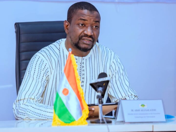 Autoroute numérique du désert : le Niger accélère la gouvernance de la fibre optique transsaharienne.