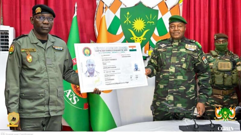 Niger : Le président de la république, Chef de l&rsquo;état, le général d&rsquo;armée Abdourahamane Tiani lance la carte biométrique AES, un tournant numérique stratégique.
