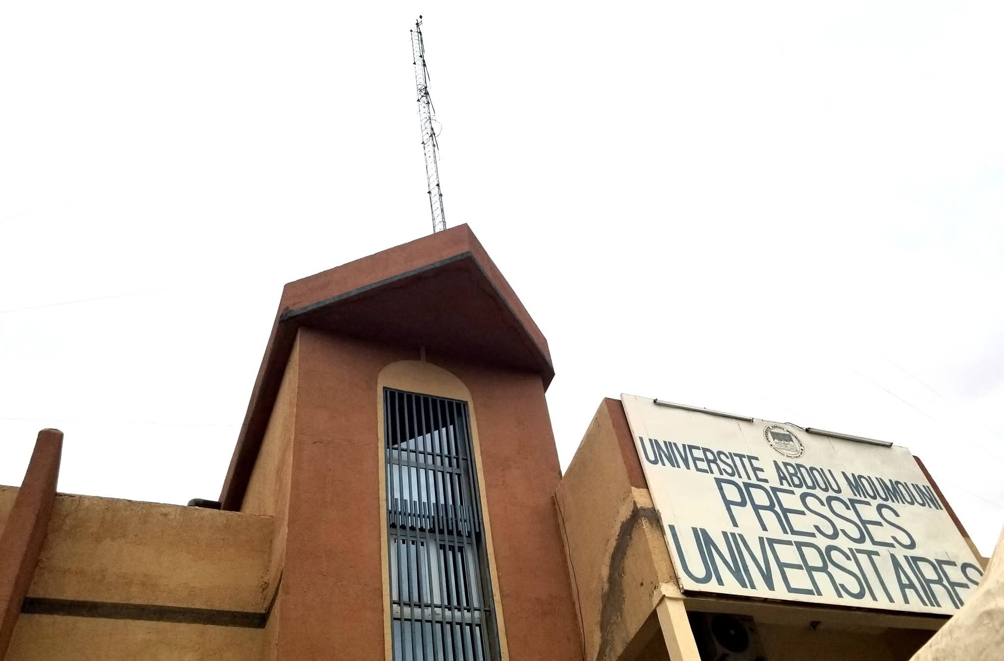 Université Abdou Moumouni : une radio pour faire vibrer le savoir au cœur de la cité.