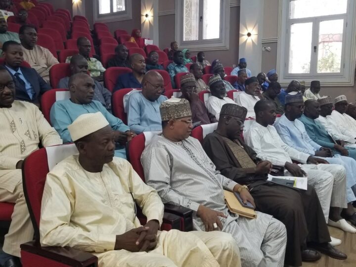 Université : vers une toge unique inspirée des traditions nigériennes.