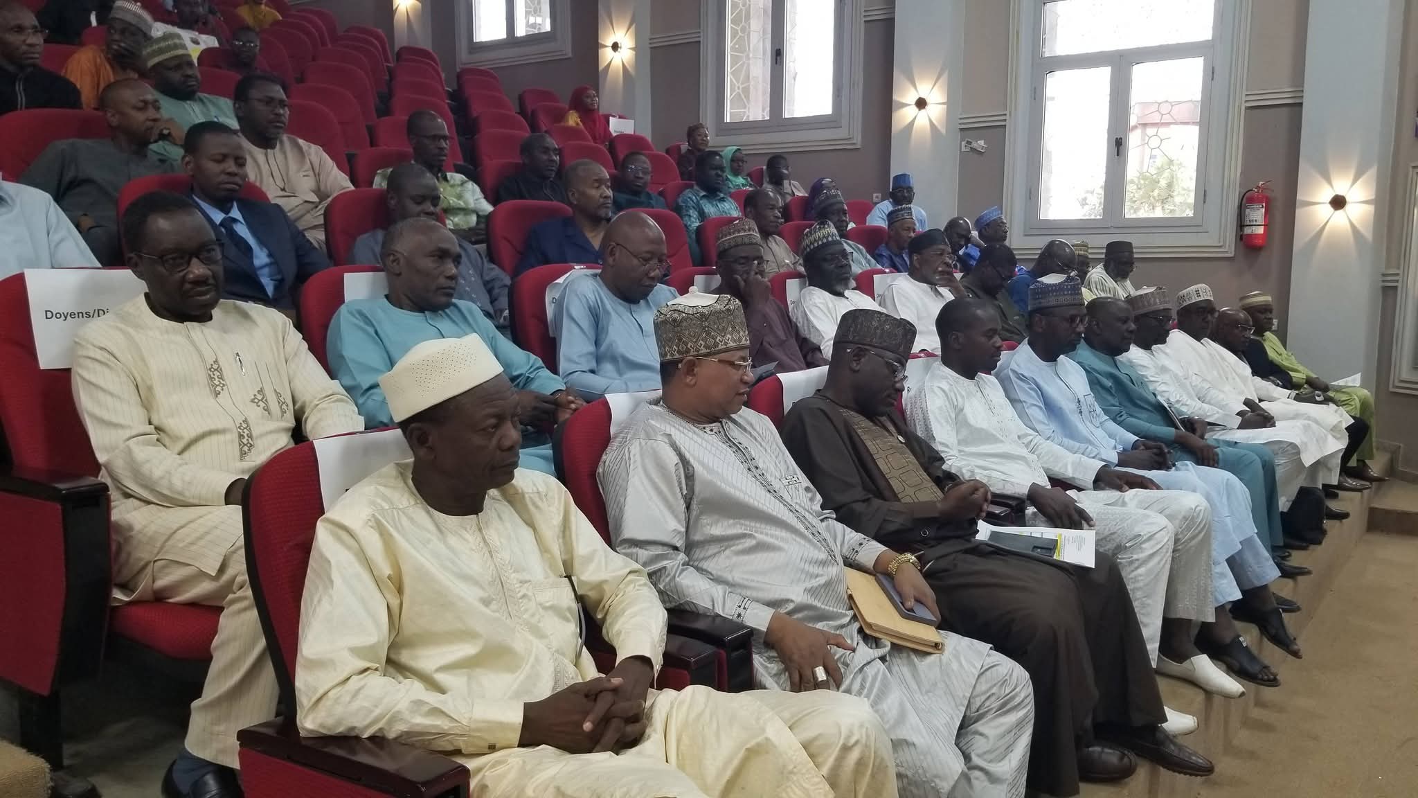 Université : vers une toge unique inspirée des traditions nigériennes.