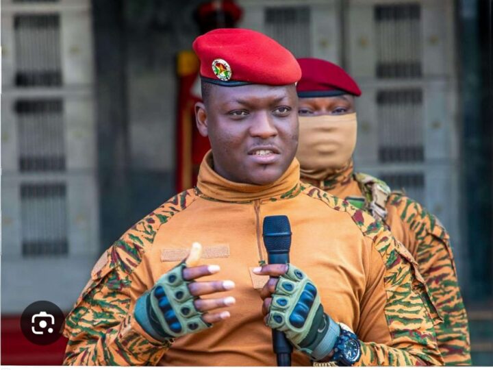 Le grand ménage au sommet du pouvoir burkinabè : Ibrahim Traoré resserre l&rsquo;étau autour de son régime.