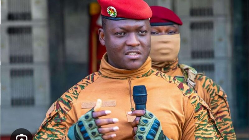 Le grand ménage au sommet du pouvoir burkinabè : Ibrahim Traoré resserre l&rsquo;étau autour de son régime.