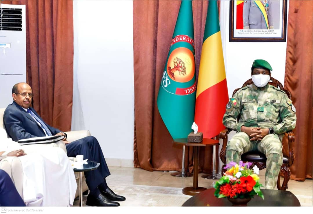 Union africaine – Mali : le grand retour du dialogue ? Bamako brise l&rsquo;isolement diplomatique et place l&rsquo;UA devant ses responsabilités.